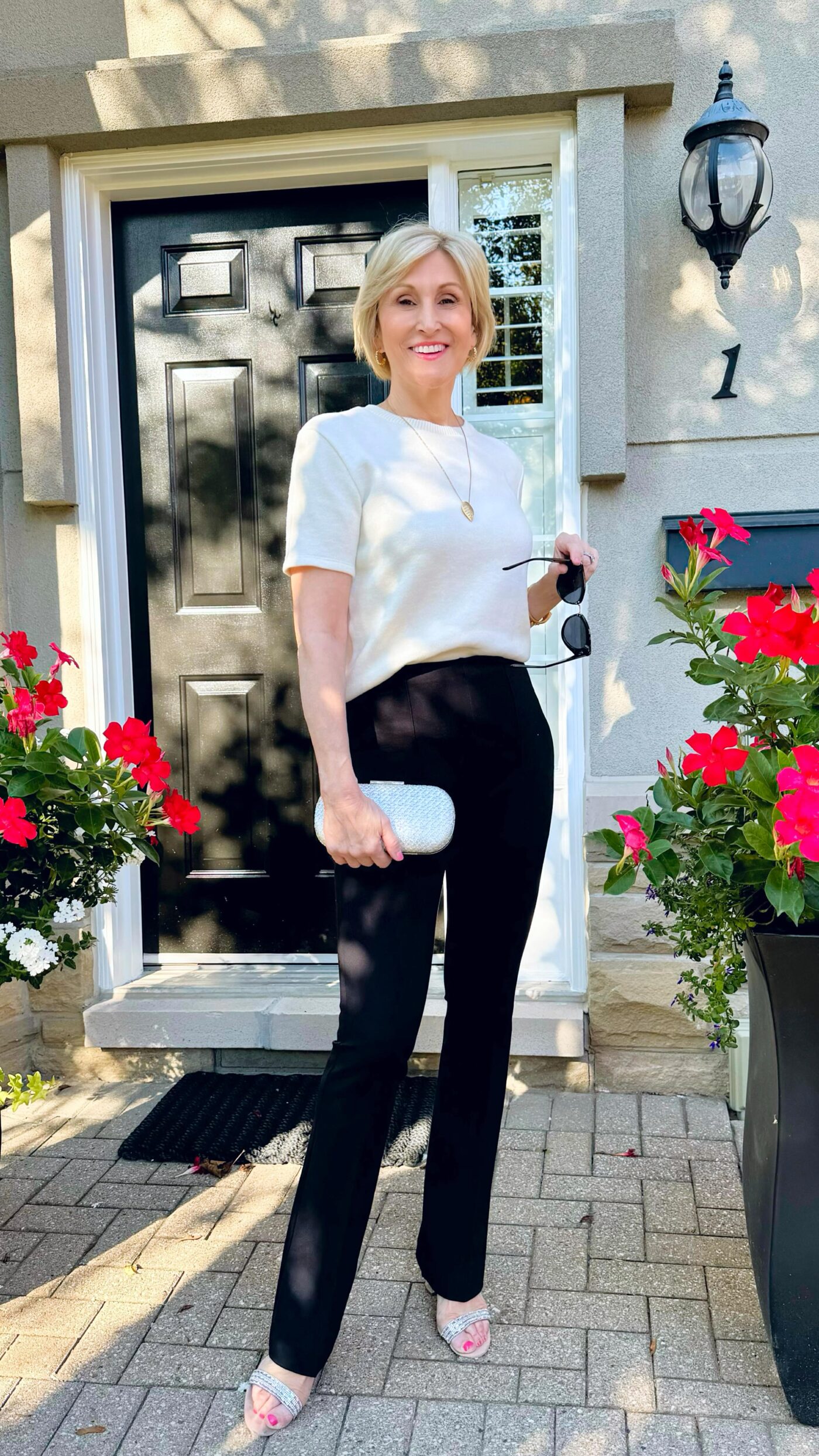 short sleeve sweater USING COLOR PLACEMENT ALLOWS YOU TO LOOK SLIMMER