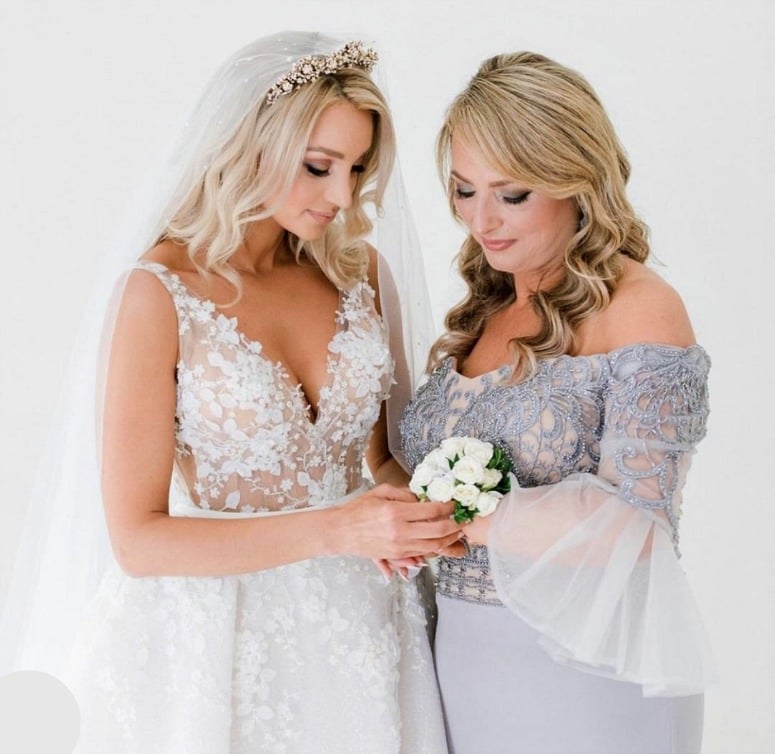mother-of-the-bride-hairstyles-long-blonde-curls