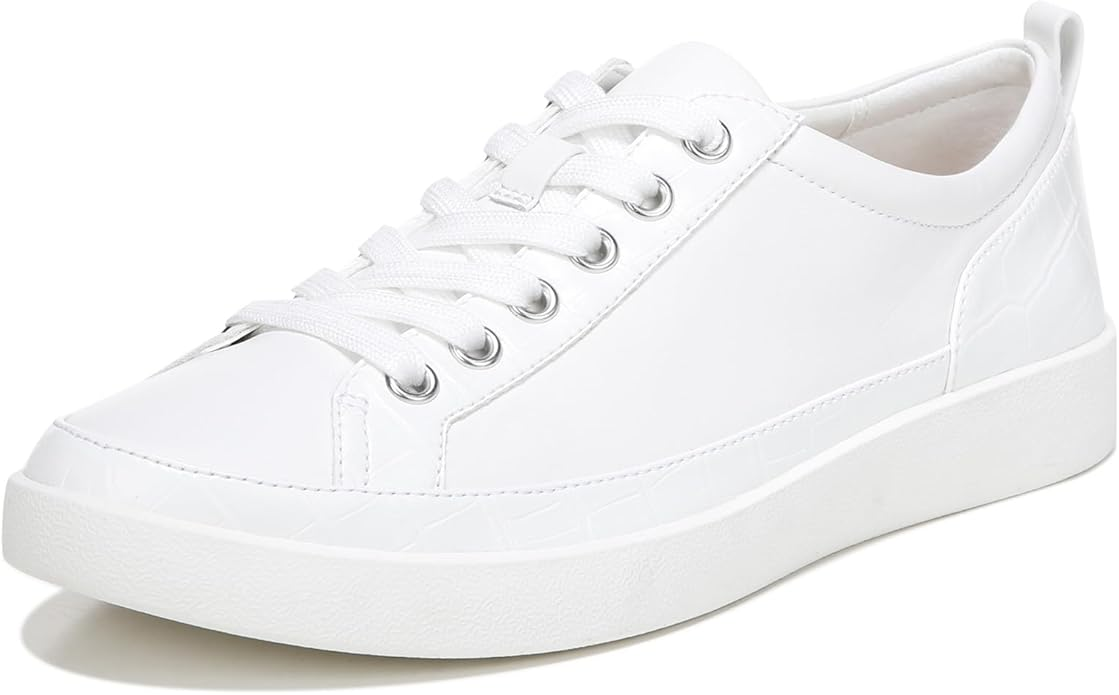 COMFORTABLE WHITE CLASSIC SNEAKERS TO WEAR IN ITALY OR TRAVELING TO EUROPE