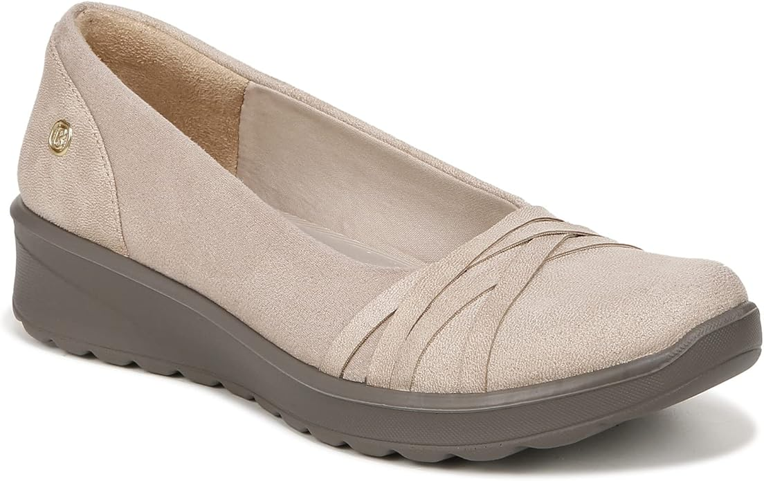 WHAT AN OLD LADY SHOE LOOKS LIKE, HOW TO FIND MODERN, YOUNG LOOKING FOOTWEAR FOR WOMEN OVER 40