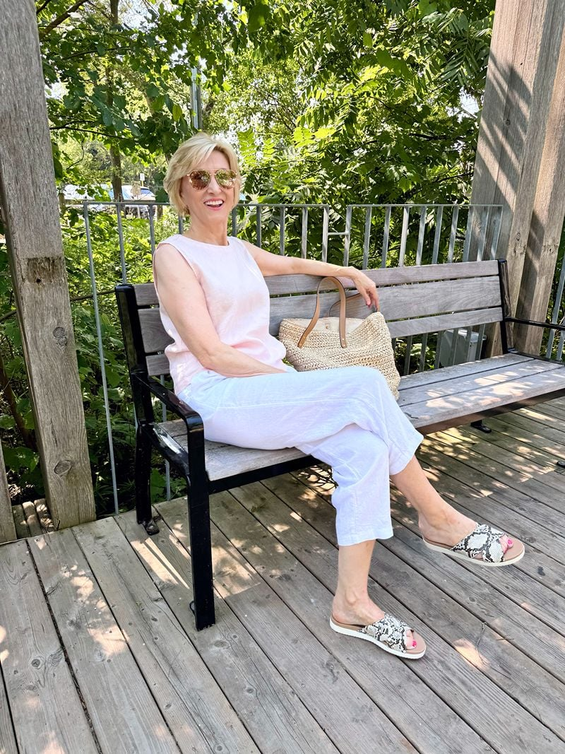 WHAT TO WEAR TO STAY COOL IN THE SUMMER FOR WOMEN OVER 40 LINEN COTTON NATURAL FABRICS