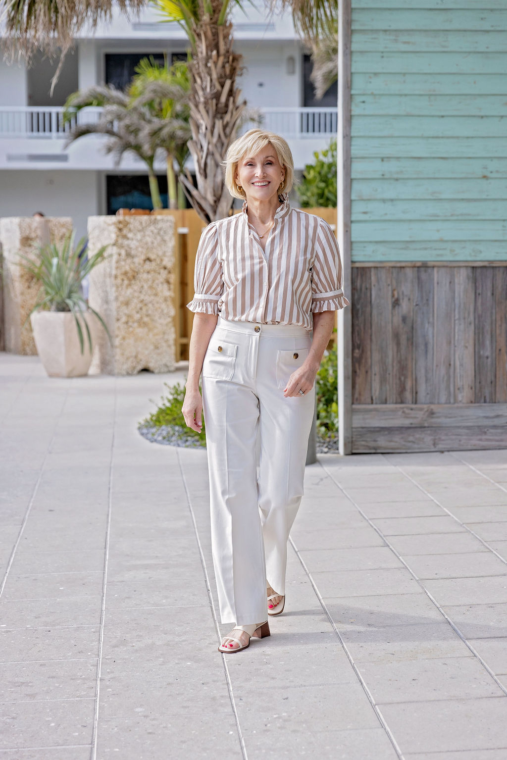 striped top white jeans HIGH-WAISTED PANTS TO MAKE YOU LOOK SLIMMER