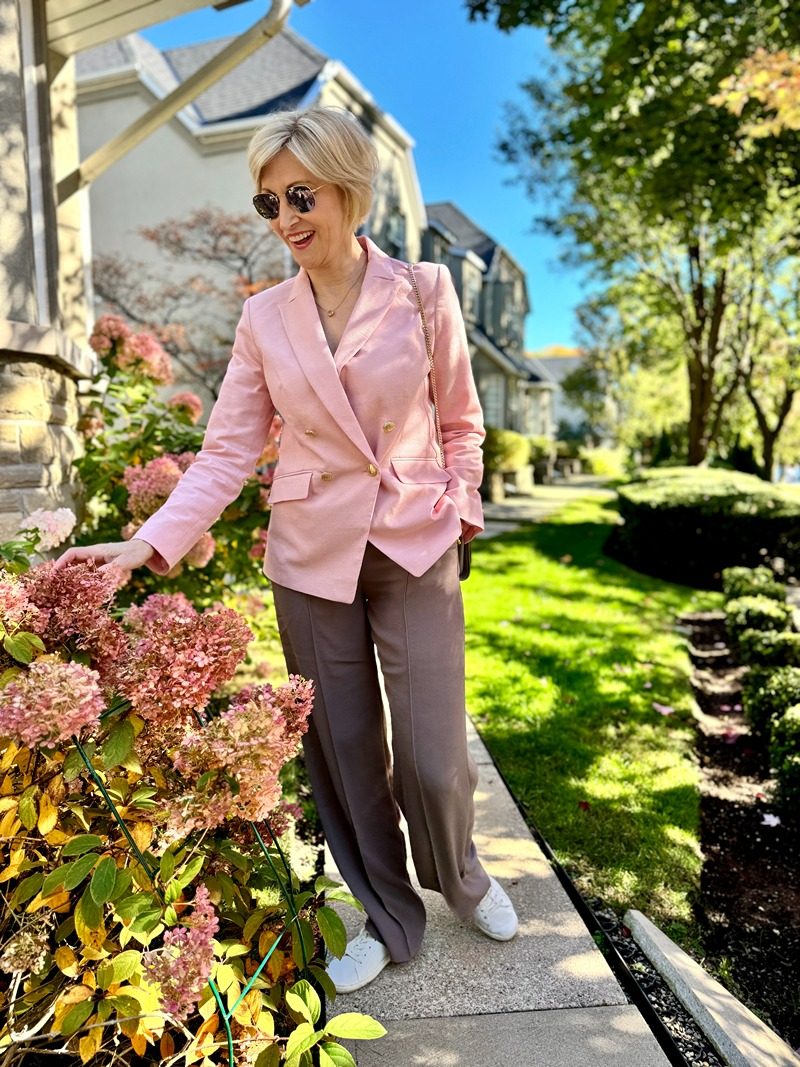 HOW TO WEAR DUSTY PINK OVER 40