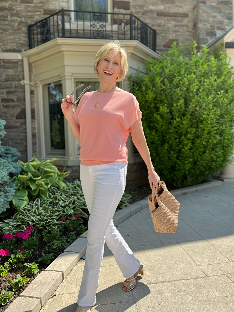 HOW TO WEAR CORAL PEACH SHADES FOR WOMEN